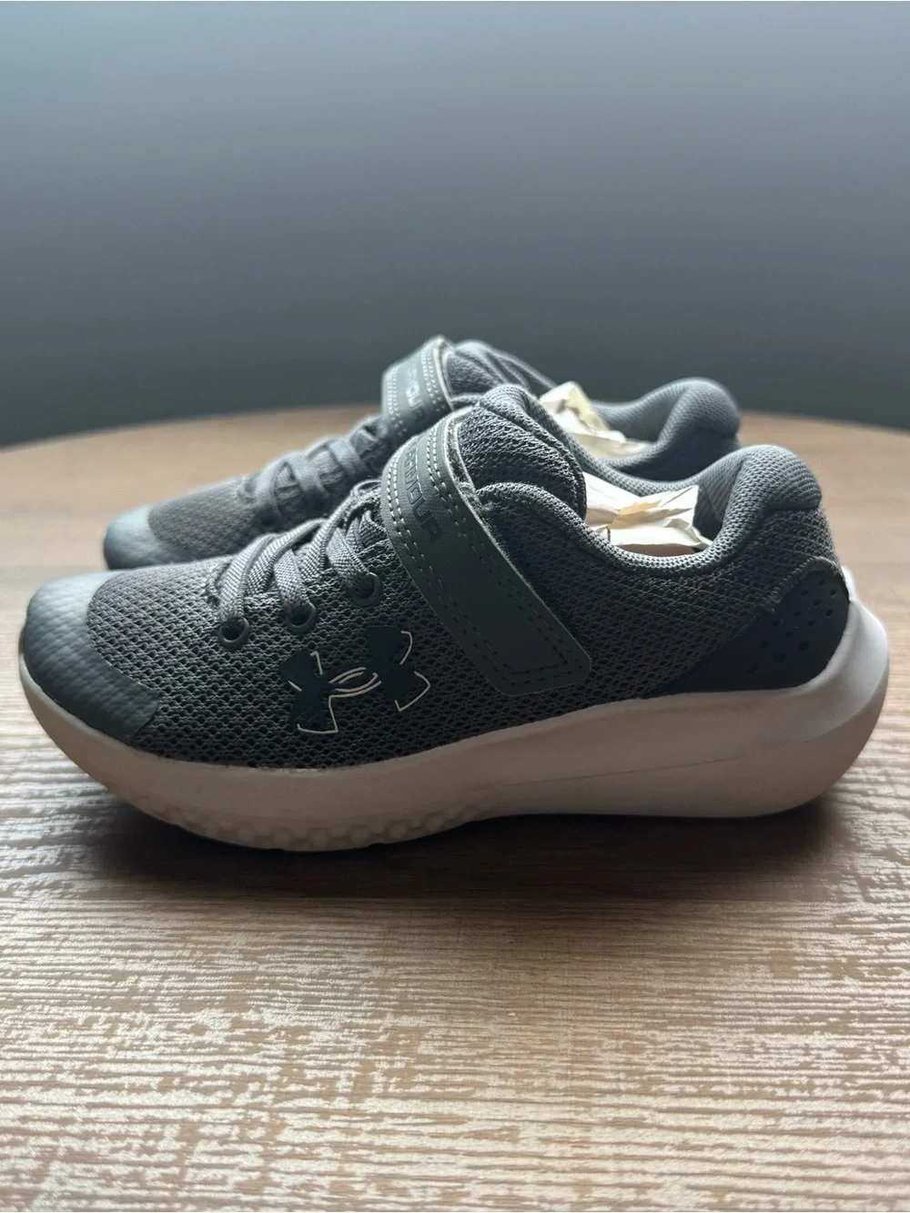 🧸 Under Armour | Gray & White Sneakers